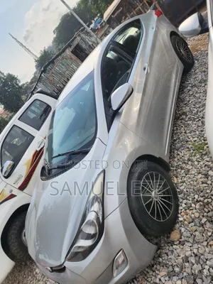 Hyundai Elantra 2012 Silver