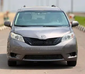 Toyota Sienna LE 7 Passenger 2010 Gray