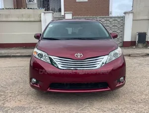 Toyota Sienna LE 7 Passenger Mobility (3.5L 6cyl 8A) 2017 Red