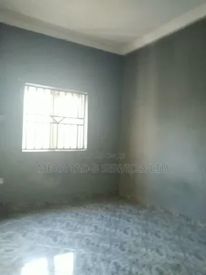2bdrm Block of Flats in Magboro Berger for rent