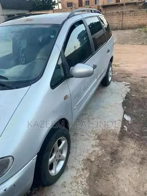 Ford Galaxy 2000 Silver