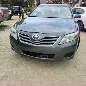 Toyota Camry LE 4dr Sedan (2.5L 4cyl 6AM) 2010 Gray