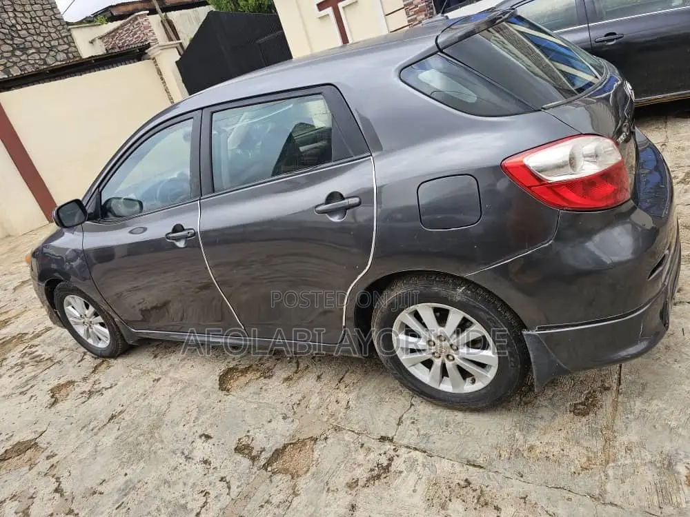 Toyota Matrix 2010 Gray