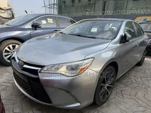 Toyota Camry XLE 4dr Sedan (2.5L 4cyl 6A) 2016 Silver