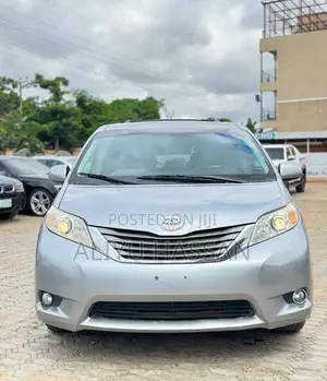 Toyota Sienna 2013 Silver