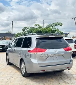 Toyota Sienna 2013 Silver