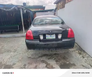 Lincoln Town Car 2000 Black