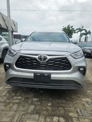 Toyota Highlander 2023 Silver