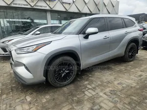 Toyota Highlander 2023 Silver