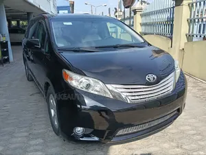 Toyota Sienna LE 7 Passenger (3.5L 6cyl 6A) 2016 Black