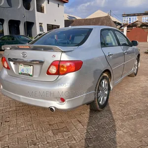 Toyota Corolla 2010 Silver