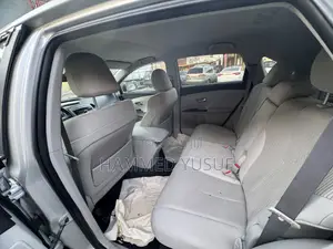 Toyota Venza LE 2010 Silver