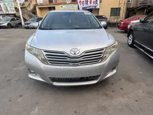 Toyota Venza LE 2010 Silver