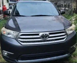 Toyota Highlander SE 2011 Gray
