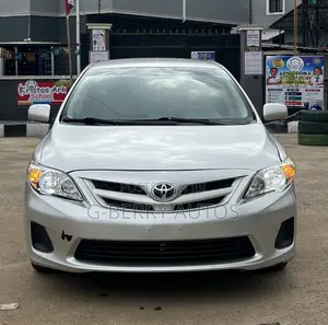 Toyota Corolla LE Special Edition 4dr Sedan (1.8L 4cyl 4A) 2013 Silver