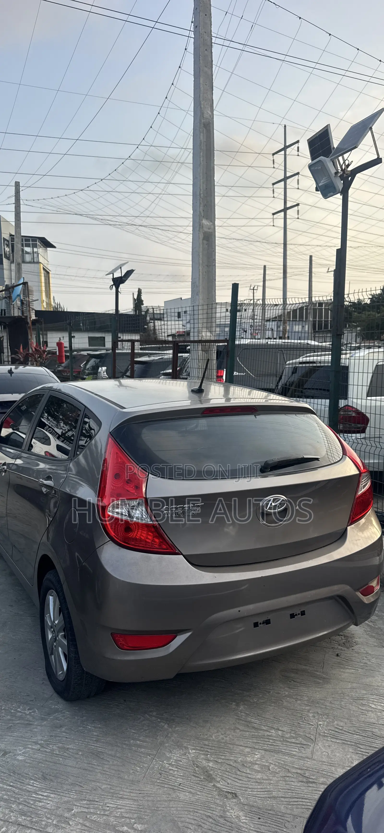 Hyundai Accent SE Automatic 2012 Brown