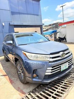 Toyota Highlander XLE 4x4 V6 (3.5L 6cyl 8A) 2017 Blue