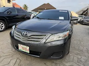 Toyota Camry LE V6 4dr Sedan (3.5L 6cyl 6A) 2011 Gray