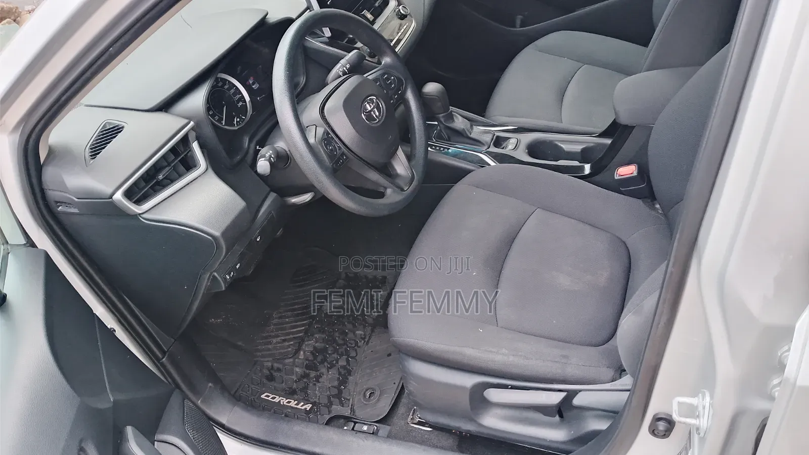 Toyota Corolla LE 2021 Silver