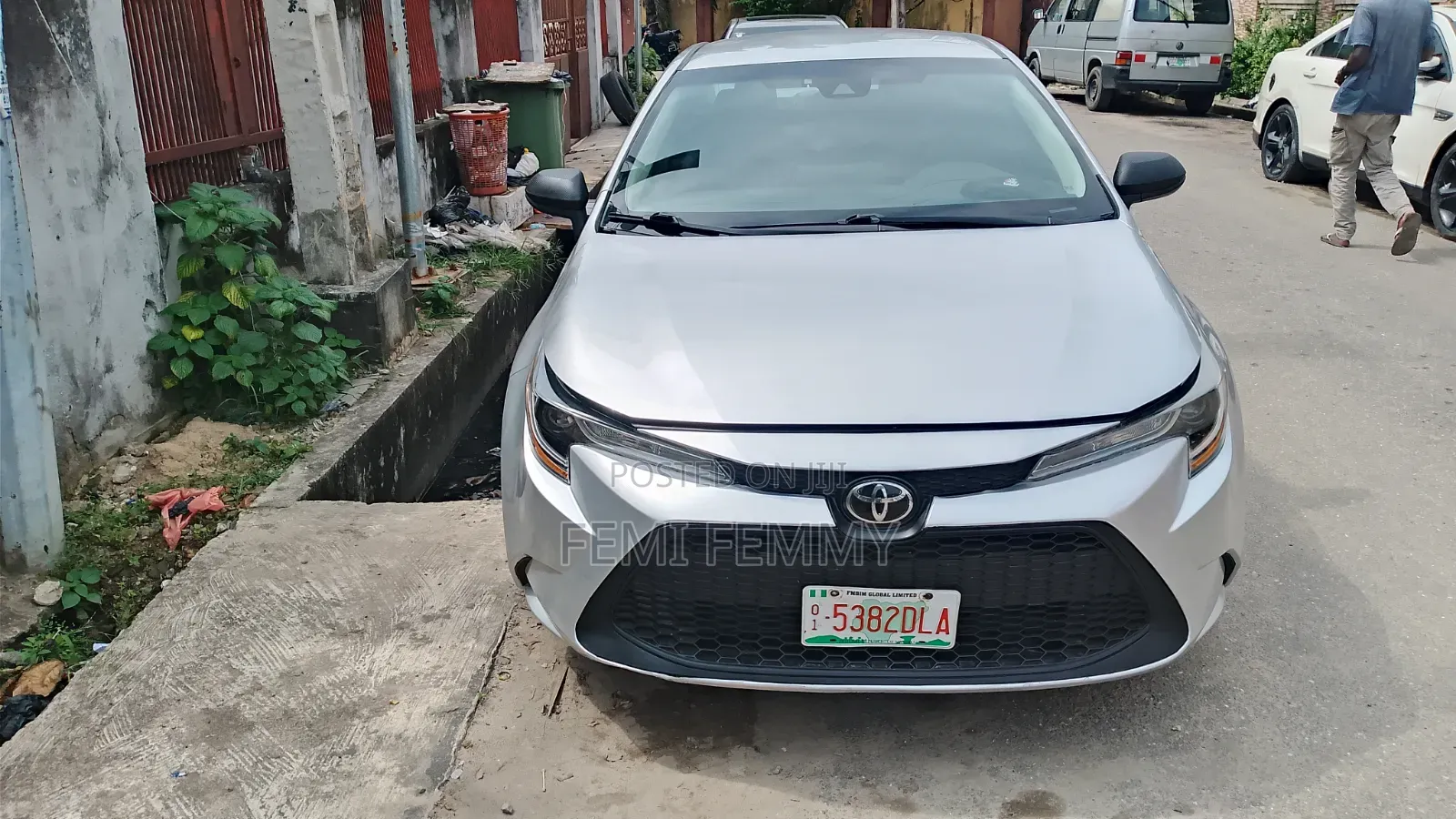 Toyota Corolla LE 2021 Silver