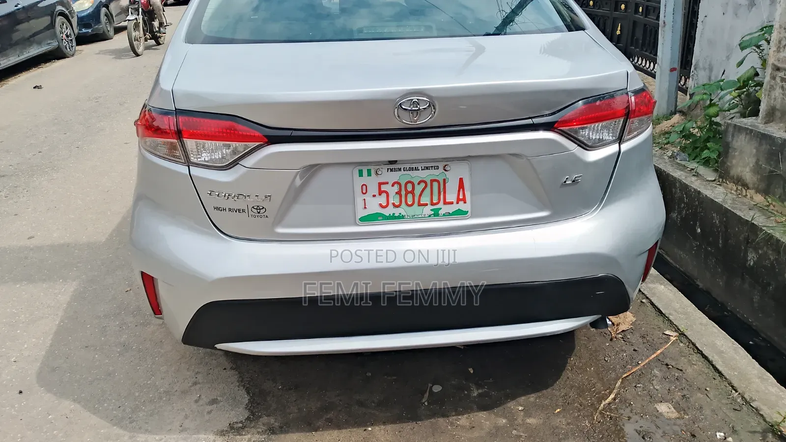 Toyota Corolla LE 2021 Silver
