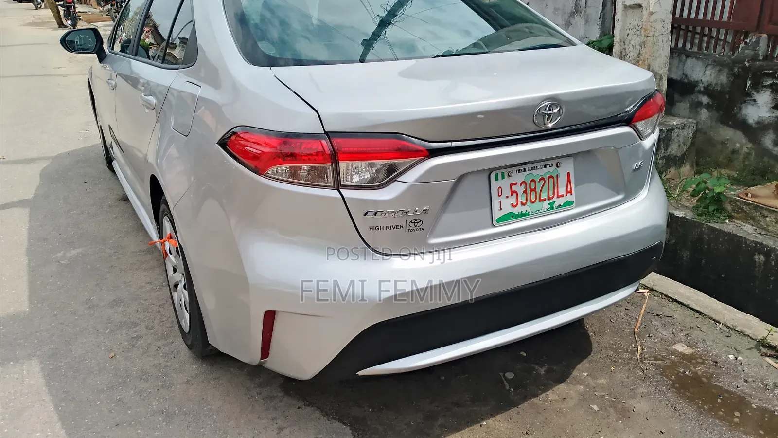 Toyota Corolla LE 2021 Silver
