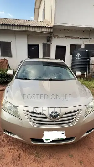 Toyota Camry XLE 4dr Sedan (2.4L 4cyl 5A) 2009 Gold
