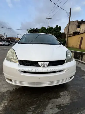 Toyota Sienna LE FWD (3.3L V6 5A) 2004 White