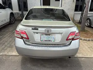Toyota Camry 2010 Silver