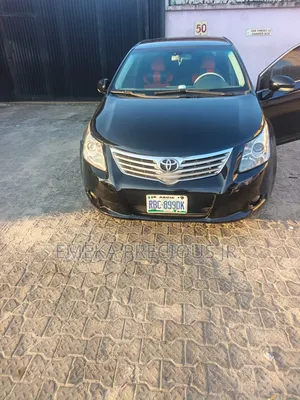 Toyota Avensis 2010 Red