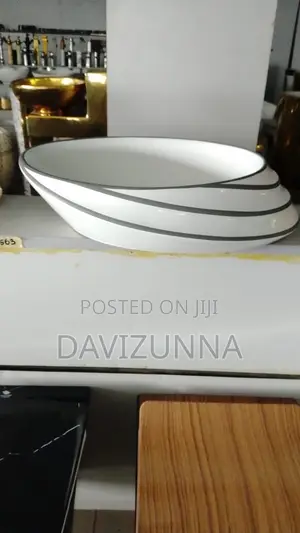 Modern Luxury Bathroom Sink/ Ceramic Wash Hand Basin