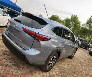 Toyota Highlander 2024 Gray