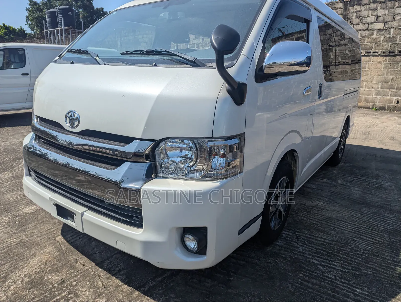 Toyota HiAce 2017 White