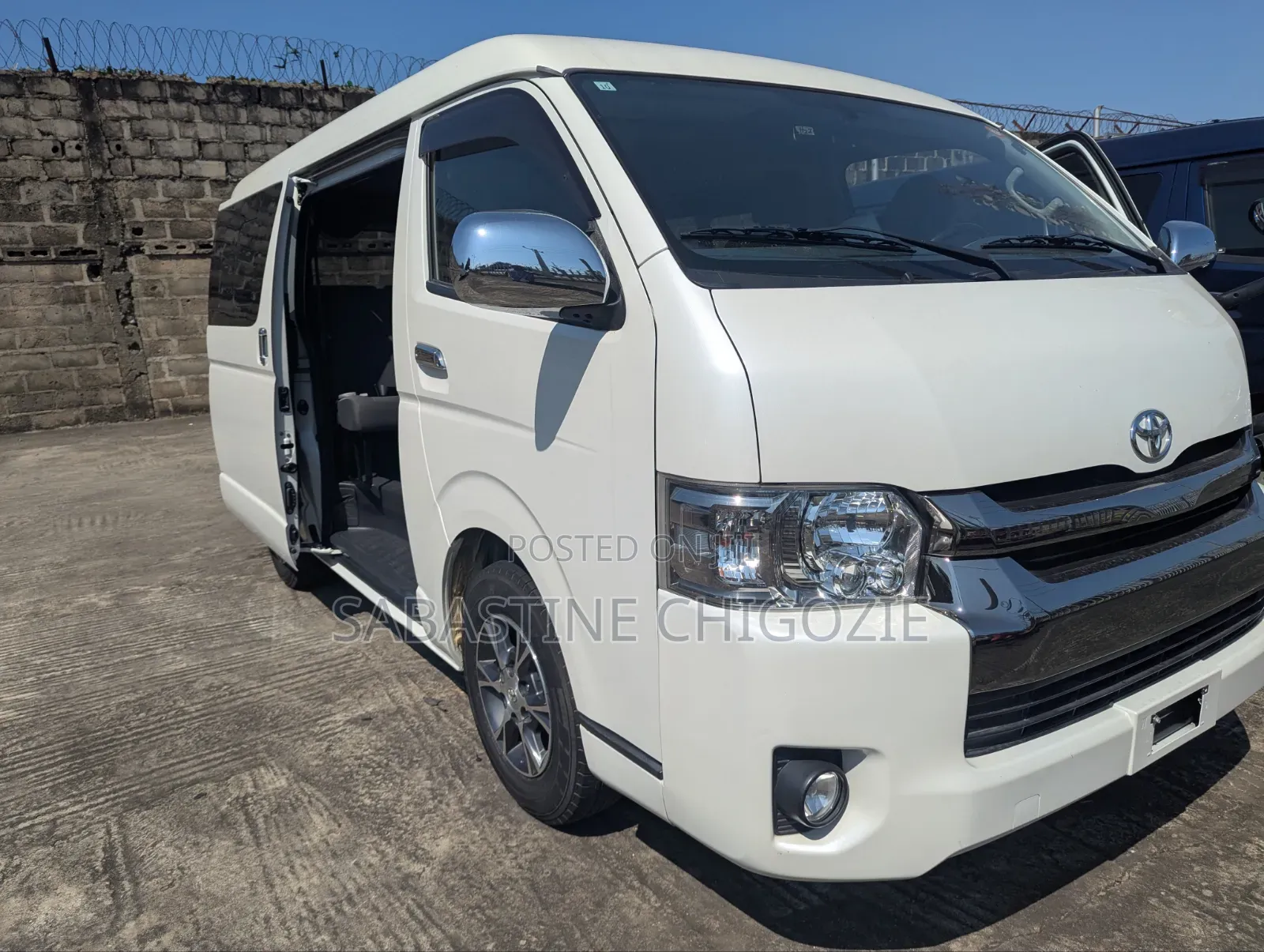 Toyota HiAce 2017 White