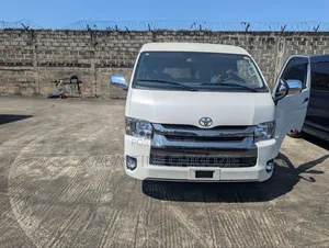 Toyota HiAce 2017 White