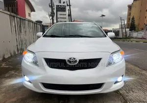 Toyota Corolla LE 4dr Sedan (1.8L 4cyl 4A) 2010 White