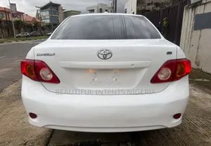 Toyota Corolla LE 4dr Sedan (1.8L 4cyl 4A) 2010 White