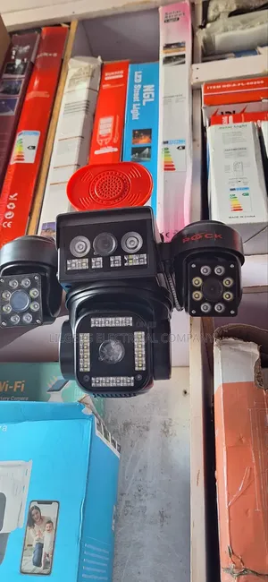 High Quality 4 Lens Solar Powered CCTV Camera With Double Panel.