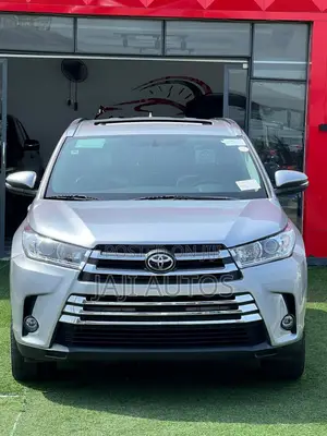 Toyota Highlander XLE 4x2 V6 (3.5L 6cyl 8A) 2017 Silver