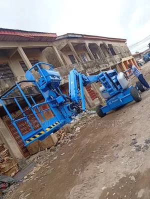 Man Lift Machine