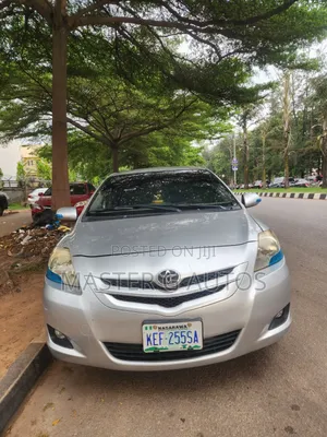 Toyota Yaris 2010 Silver