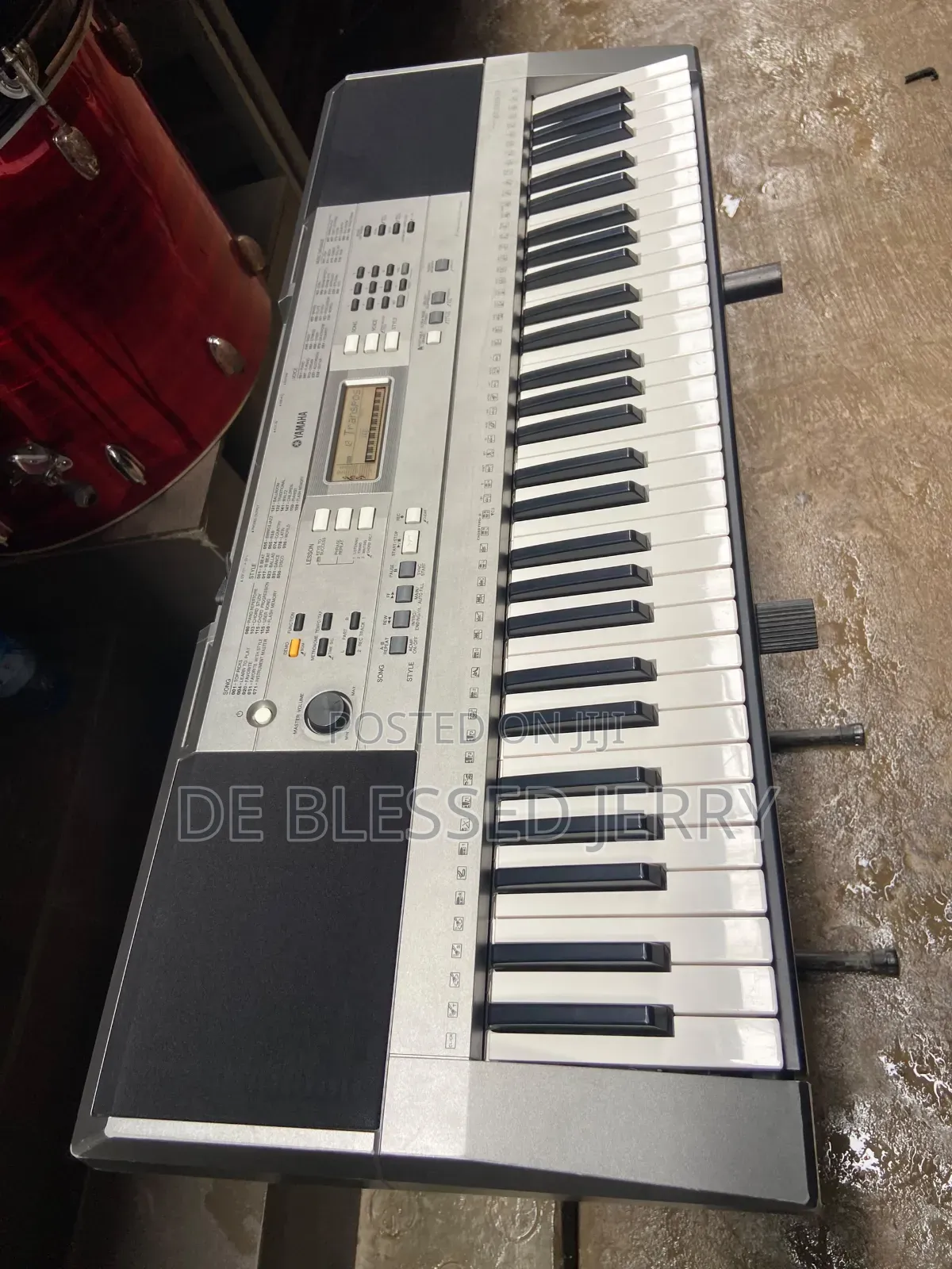 Yamaha E353 Electric Keyboard