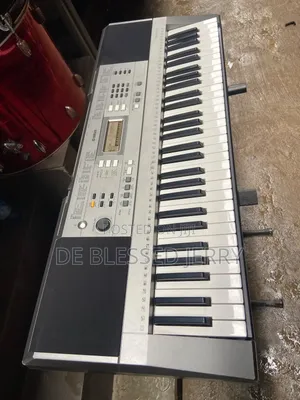 Yamaha E353 Electric Keyboard