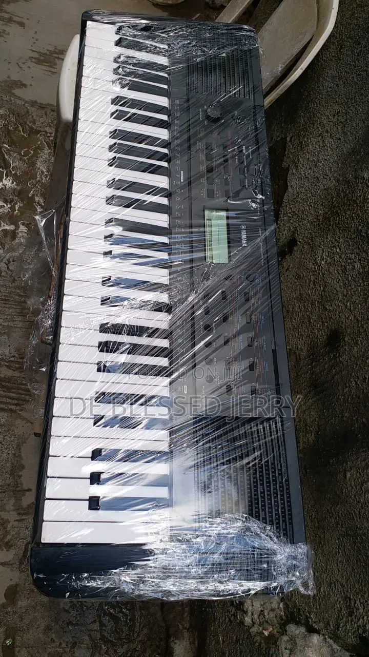 Yamaha PSR E273 Keyboard