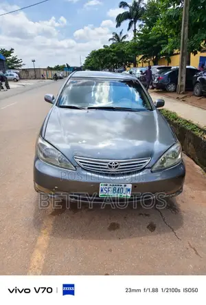 Toyota Camry 2004 Gray