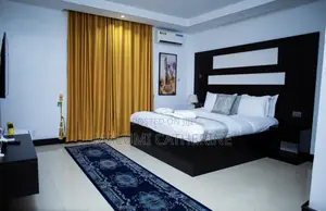 2/3 Luxury Bedroom