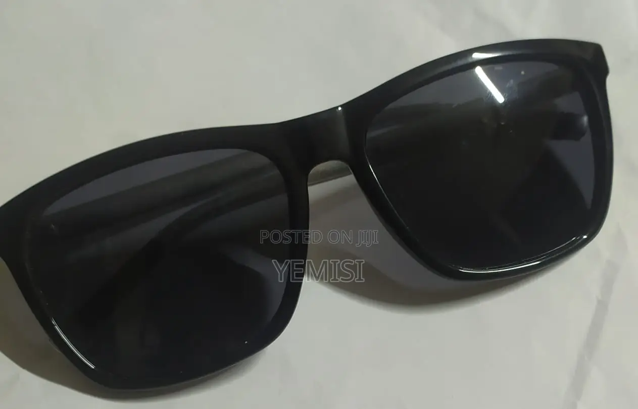 Classic Unisex Wayfarer Black Sunglasses