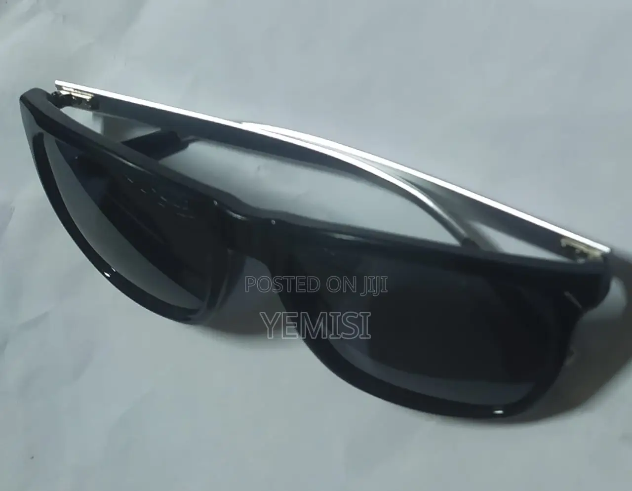 Classic Unisex Wayfarer Black Sunglasses