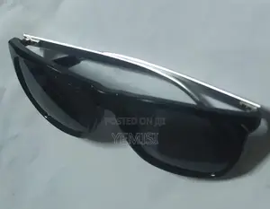 Classic Unisex Wayfarer Black Sunglasses