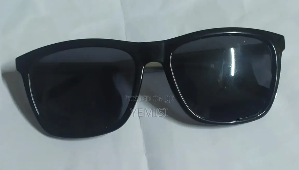 Classic Unisex Wayfarer Black Sunglasses